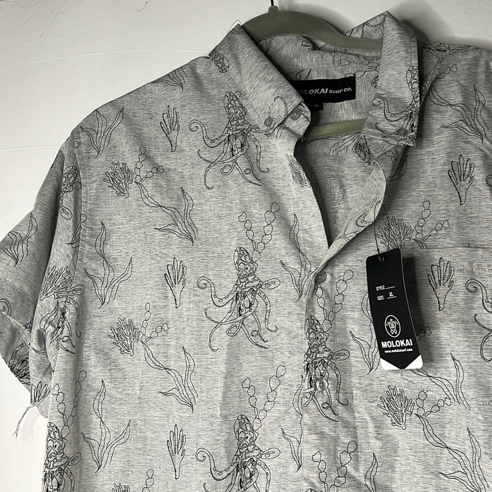 NWT - Molokai short sleeve button